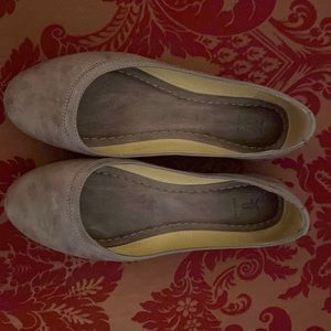 Frye round toe taupe flat